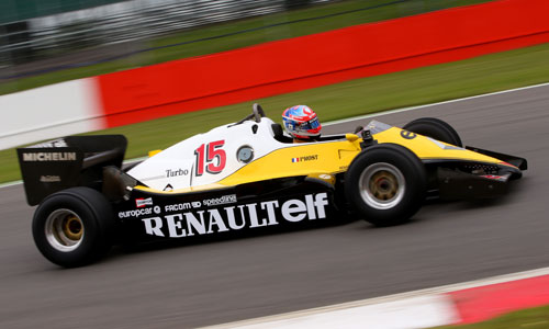 Romain Grosjean au volant de la Renault RE40 de Prost de 1983