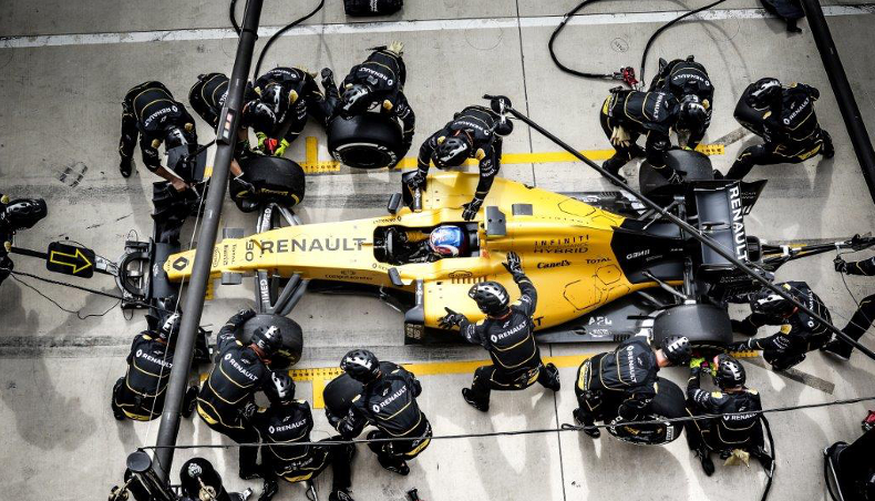 2017 - Renault Sport Formula One - pit stop