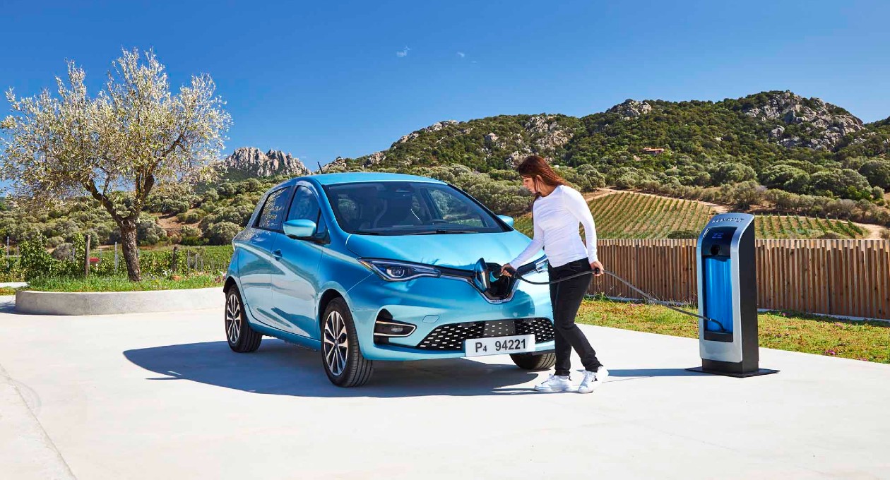 Renault Zoe connected with Renault Connect - Renault Group
